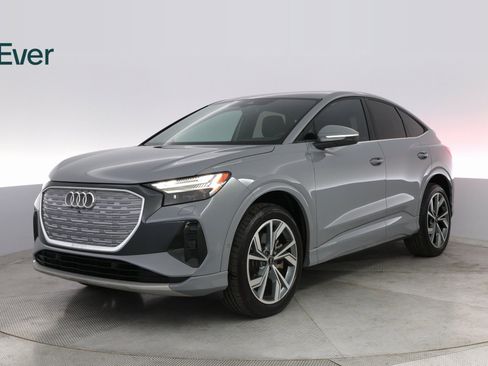 Used 2022 Audi Q4 e-tron Prestige image 2