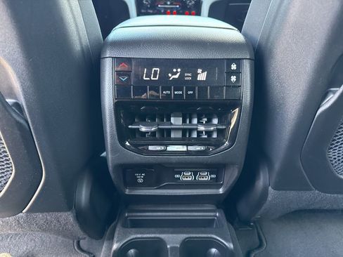 Used 2024 Jeep Grand Cherokee L Altitude AWD/4WD image 14
