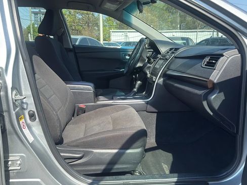 Used 2015 Toyota Camry LE image 8