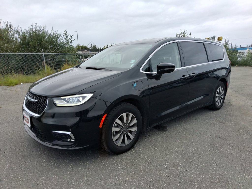Used 2024 Chrysler Pacifica Limited FWD image 4