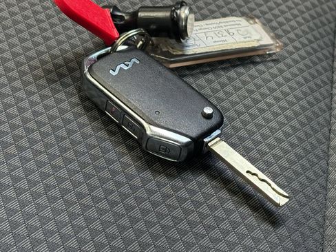 Used 2025 Kia Soul LX w/ LX Technology Package FWD image 20