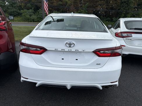 Used 2022 Toyota Camry SE w/ Carpet Mat Package (TMS) FWD image 6