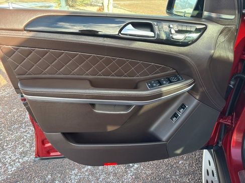 Used 2018 Mercedes-Benz GLS 550 4MATIC image 19