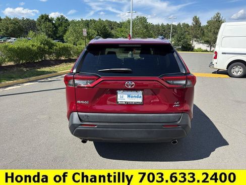 Used 2021 Toyota RAV4 LE AWD/4WD image 6