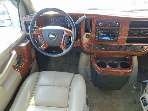 Used 2018 Chevrolet Express 2500 w/ Enhanced Convenience Package image 11