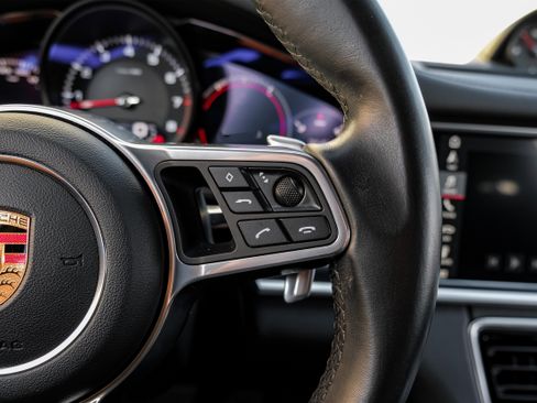 Used 2018 Porsche Panamera image 16