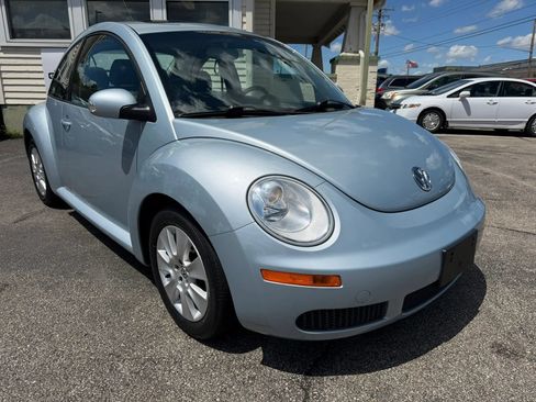 Used 2009 Volkswagen Beetle Coupe FWD image 5