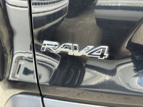Used 2020 Toyota RAV4 XLE w/ Convenience Package AWD/4WD image 8