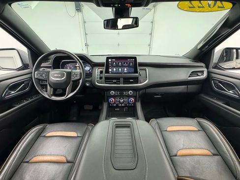 Used 2022 GMC Yukon XL AT4 image 3
