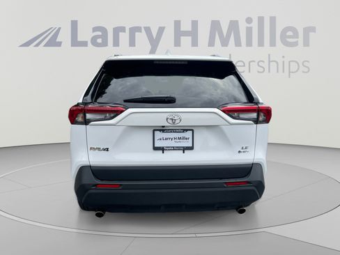 Used 2025 Toyota RAV4 LE AWD/4WD image 4