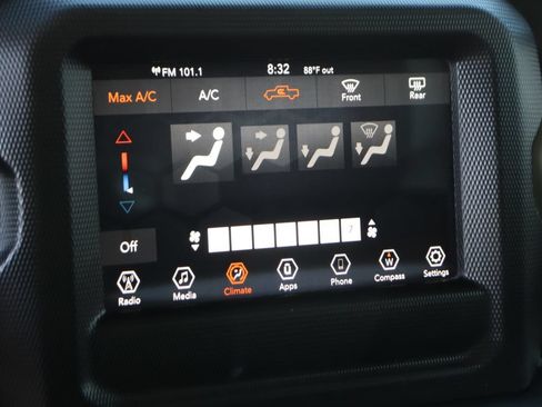 Used 2023 Jeep Gladiator Sport AWD/4WD image 25