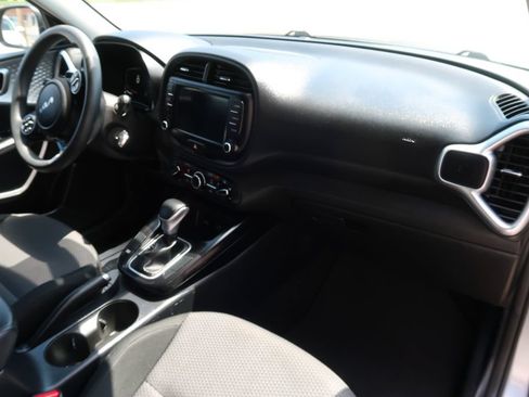 Used 2023 Kia Soul LX w/ Option Group 015 FWD image 11