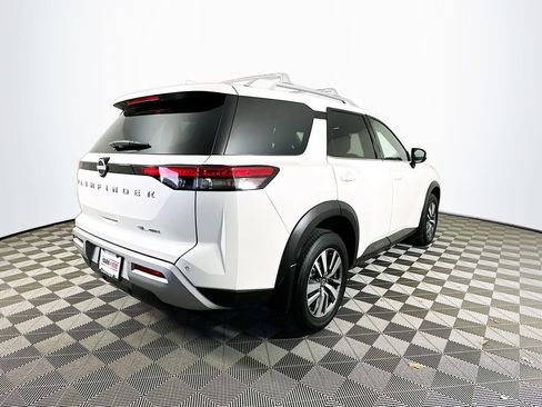 Certified 2024 Nissan Pathfinder SL AWD/4WD image 11