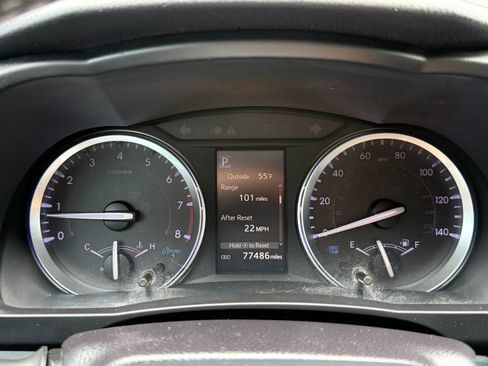 Used 2019 Toyota Highlander SE w/ Nightshade Edition image 10