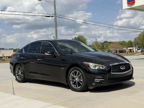 Used 2017 INFINITI Q50 Signature Edition w/ All Weather Package (L93) image 3