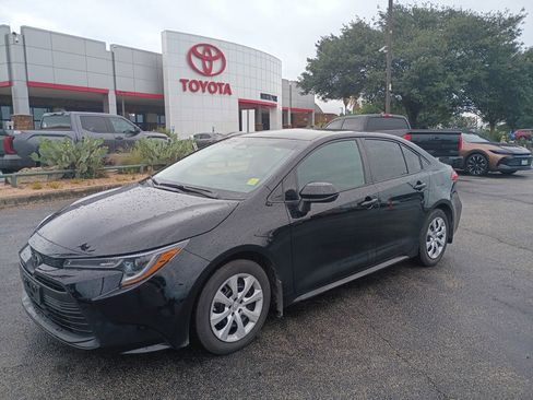 Certified 2024 Toyota Corolla LE FWD image 1