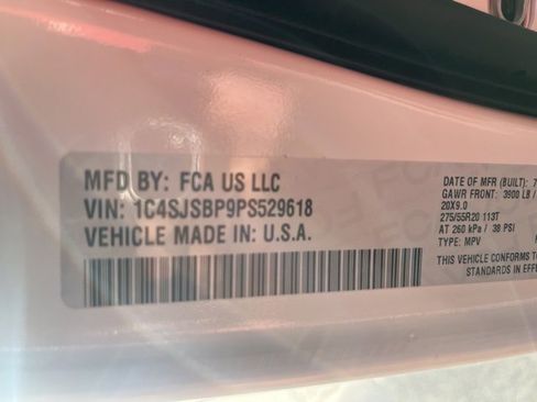 Used 2023 Jeep Wagoneer L Series II image 49