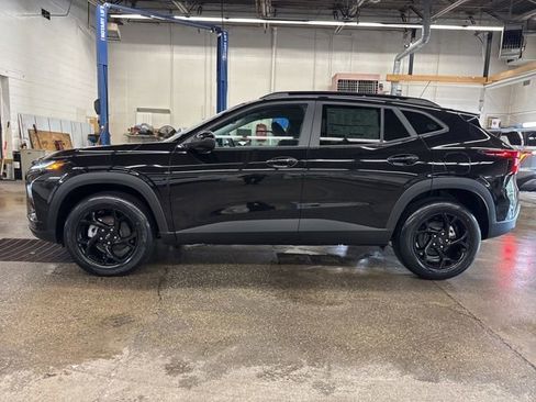 New 2026 Chevrolet Trax LT w/ Driver Confidence Package FWD image 3