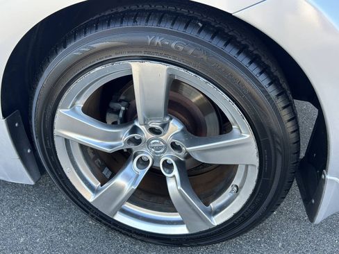 Used 2009 Nissan 370Z Coupe RWD image 16