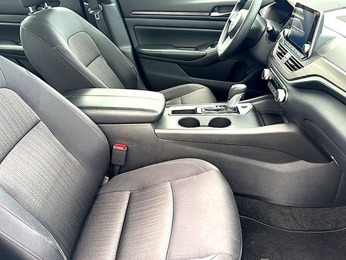 Used 2025 Nissan Altima 2.5 SV FWD image 23