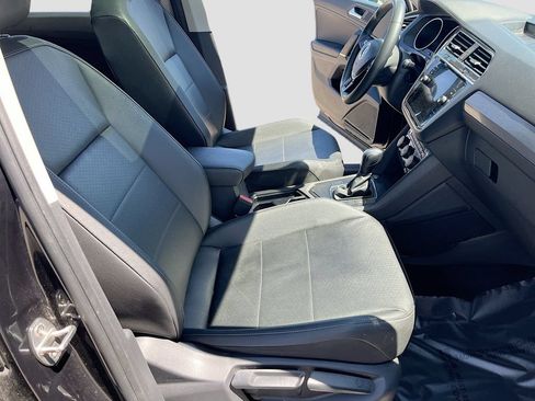 Used 2020 Volkswagen Tiguan SE FWD image 29