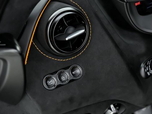 Used 2024 McLaren 750S Spider RWD image 25