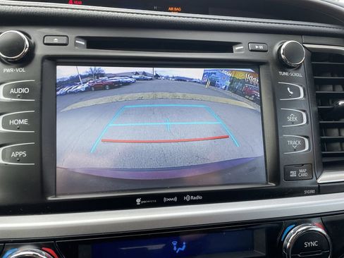 Used 2019 Toyota Highlander XLE image 20