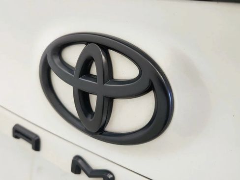 Used 2021 Toyota Camry XSE FWD image 33
