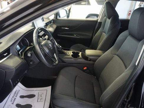 Certified 2022 Toyota Venza LE image 19