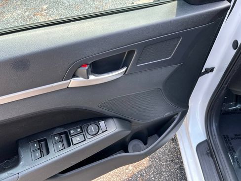 Used 2020 Hyundai Elantra Value Edition w/ Cargo Package (C1) FWD image 15