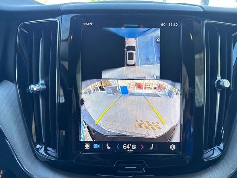 Used 2025 Volvo XC60 B5 Plus image 19