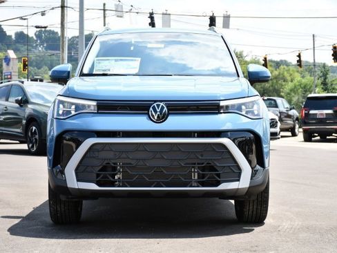 New 2025 Volkswagen Taos SE image 2