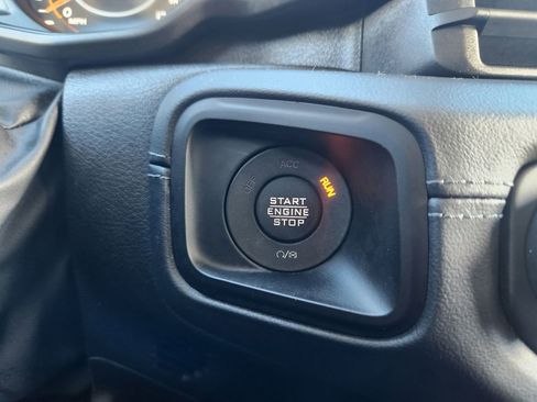 Used 2024 Jeep Gladiator Rubicon w/ Convenience Group AWD/4WD image 18
