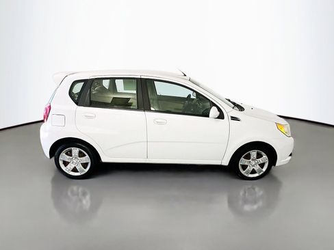 Used 2011 Chevrolet Aveo5 LT FWD image 8