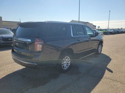 Used 2024 Chevrolet Suburban LT image 23