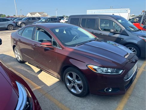 Used 2016 Ford Fusion SE FWD image 4