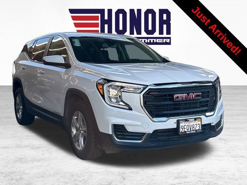 Used 2024 GMC Terrain SLE image 1