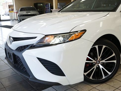 Used 2019 Toyota Camry SE FWD image 21