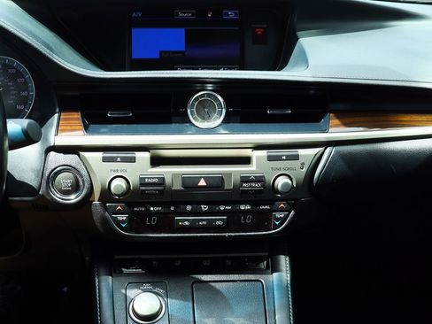 Used 2016 Lexus ES 350 w/ Luxury Package w/Wood Trim image 45