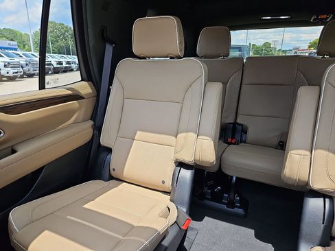 Used 2024 Chevrolet Tahoe Premier AWD/4WD image 13