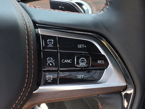 Used 2023 Jeep Grand Cherokee Summit w/ High Altitude Package AWD/4WD image 23