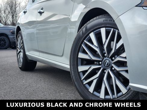 Used 2023 Nissan Altima 2.5 SV image 2