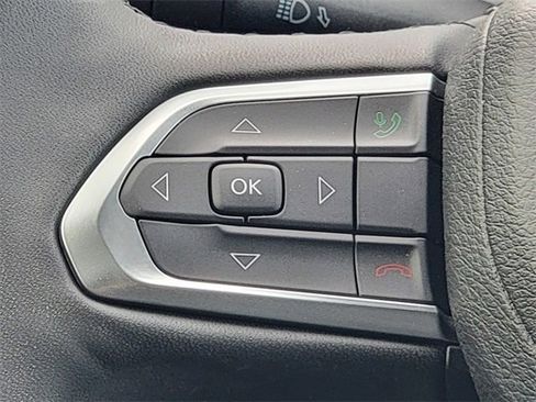 Certified 2023 Jeep Compass Limited image 33