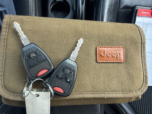 Used 2014 Jeep Compass Latitude image 21