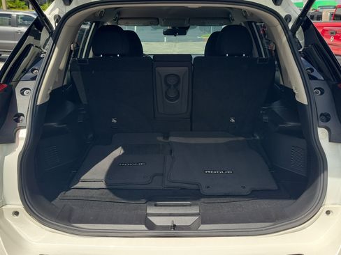 Certified 2019 Nissan Rogue SV FWD image 7