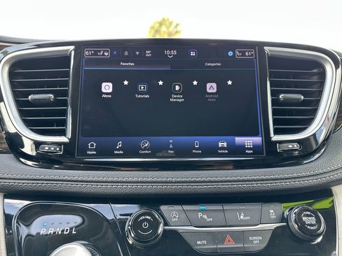 Used 2023 Chrysler Pacifica Limited FWD image 24