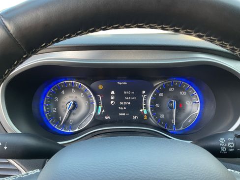 Used 2020 Chrysler Pacifica Touring-L image 13