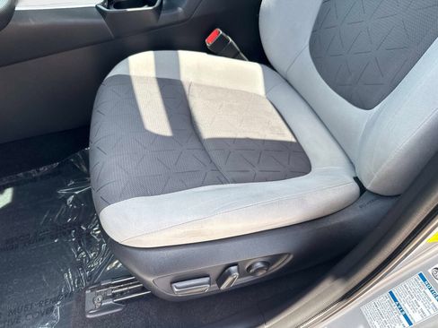 Used 2019 Toyota RAV4 XLE AWD/4WD image 19