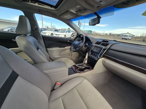 Used 2014 Toyota Camry XLE image 17