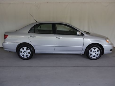 Used 2006 Toyota Corolla LE FWD image 4